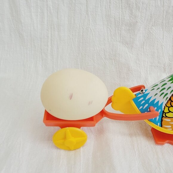 Vintage Easter WInd-Up Toy Happy Papa Rooster w Egg Cart Made in Hong Kong - Picture 6 of 7
